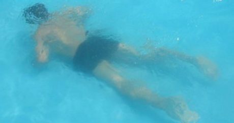 14 yaşlı yeniyetmə su hovuzunda boğuldu