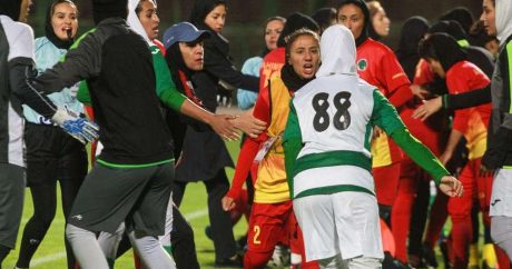 İranda qadın futbolçular dava etdi – FOTOLAR