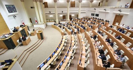 Gürcüstanda müxalifət parlamentin iclasını boykot edib