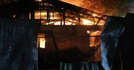 Ağdaşda 6 otaqlı ev yandı