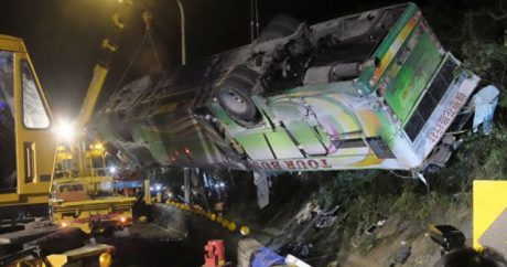 Honkonqda iki ikimərtəbəli avtobus toqquşdu – 77 yaralı