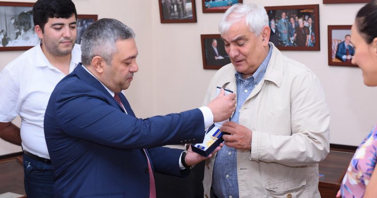 Kamal Abdulla medal ilə təltif edildi – FOTO