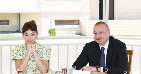 İlham Əliyev və xanımı yeni yaşayış kompleksinin açılışında – FOTOLAR