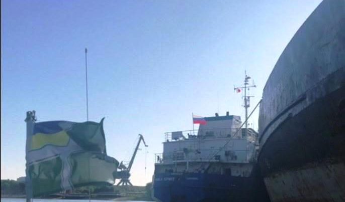 Ukraynadan cəsarətli revanş: Rusiya tankeri saxlanıldı – FOTO