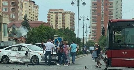 “Baku Bus” avtobusu iki avtomobillə toqquşdu – Yaralanan var – Foto