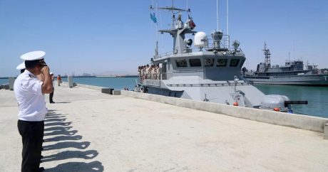 Qazaxıstan gəmisi Bakı limanını tərk etdi – FOTO
