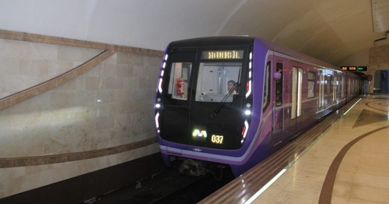 Bakı metrosunda problem – Qatarlar gecikdi