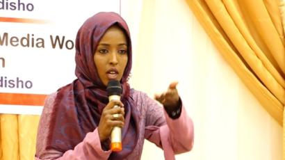 “Xəbər otağında yeganə qadın idim” – Somalidən olan jurnalistin HƏYAT HEKAYƏSİ – FOTOLAR  