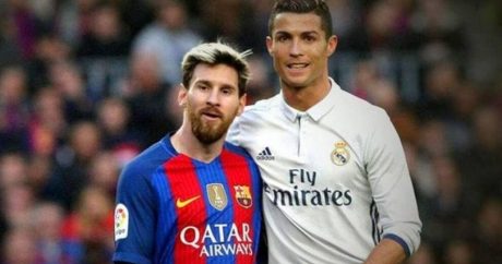 Messi mükafat alır, Ronaldo isə kitab “oxuyur” – FOTO