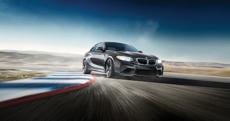 Qaradan artıq boya? – BMW dünyanın ən tünd rəngli avtomobilini təqdim etdi – VİDEO