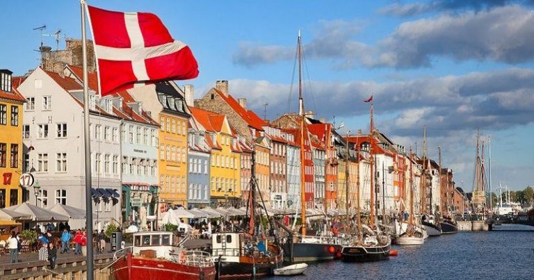 Danimarkada Türkiyə bayrağına yenidən hücum edildi