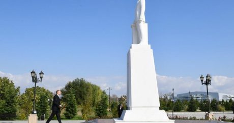 Prezident Ağdaşda Heydər Əliyev abidəsini ziyarət etdi – FOTO/YENİLƏNİR