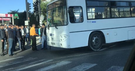 Bakıda avtobus qəzası – Böyük tıxac yarandı – FOTO