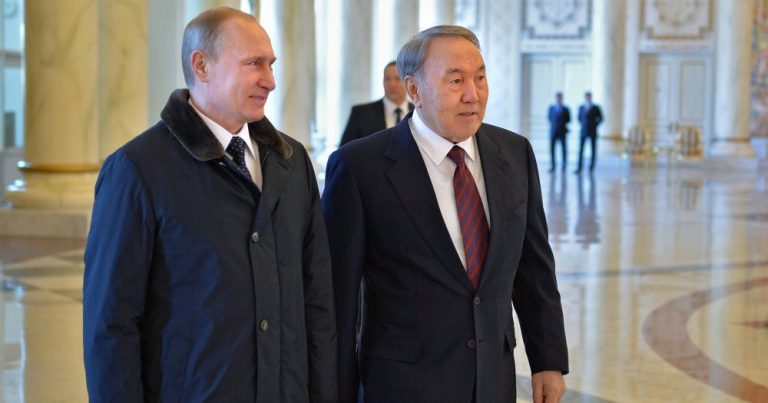 Putin Nazarbayevlə görüşüb