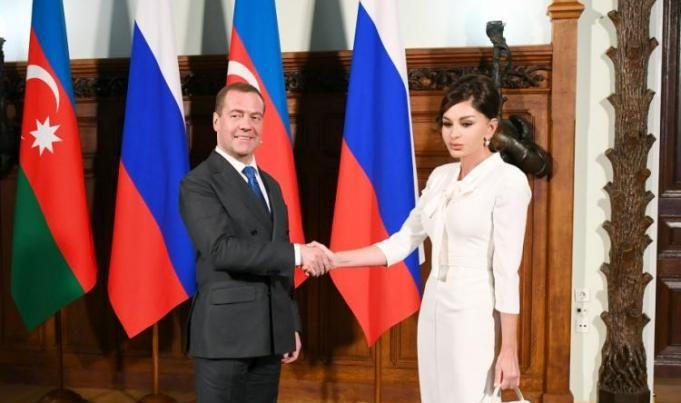 Birinci vitse-prezident Mehriban Əliyeva Dmitri Medvedevlə görüşüb – FOTOLAR