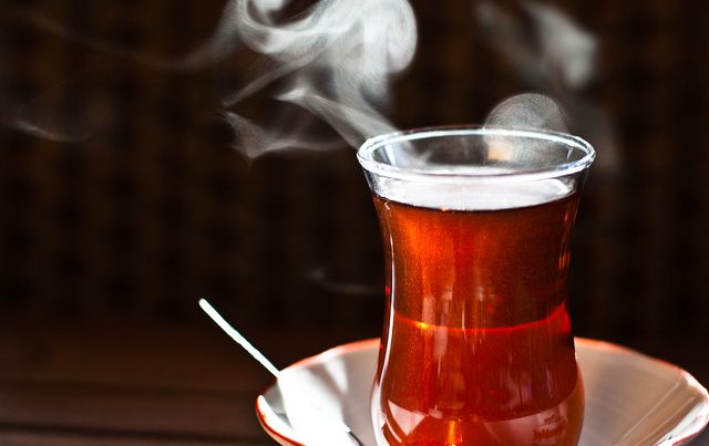 Xərçəng riskini 5 qat artırır – Çay içərkən istiliyinə DİQQƏT