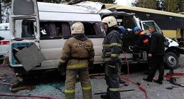 Mikroavtobus yük maşını ilə toqquşdu – 6 nəfər öldü