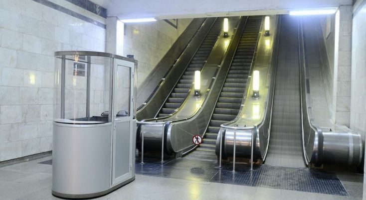 Bu metrostansiyanın eskalatoru sökülür