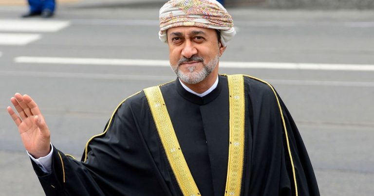 Omanın yeni sultanı taxta çıxdı