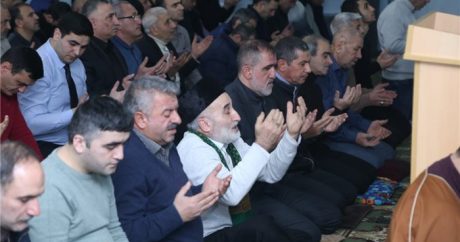 Rauf Arifoğlu Mir Tağı məscidində – Dini icmanın problemləri ilə maraqlandı – FOTOLAR