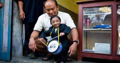 Dünyanın ən kiçik adamı vəfat etdi – FOTO/VİDEO