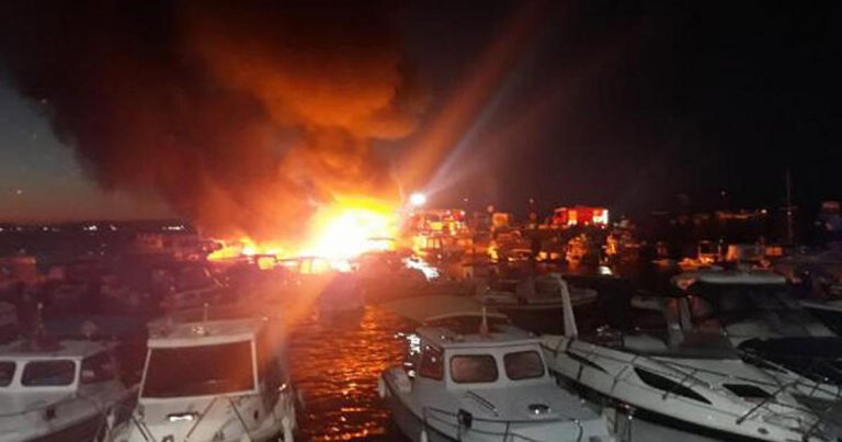 İstanbulda 6 balıqçı gəmisi yanır – FOTO