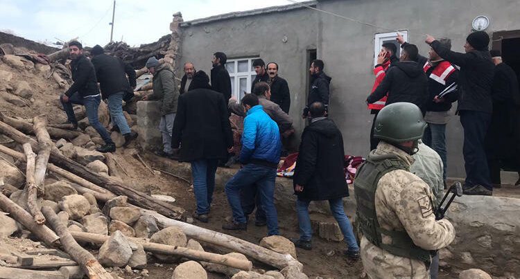 Türkiyə-İran sərhədində zəlzələ – Naxçıvanda da hiss edildi – 8 ölü, 21 yaralı/VİDEO