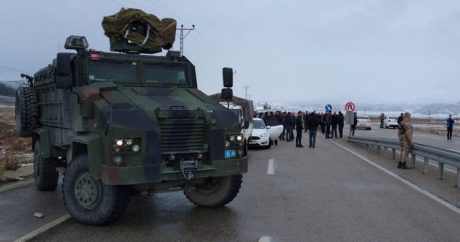Türkiyədə ATIŞMA – Gömrük İdarəsinin avtobusuna raket hücumu