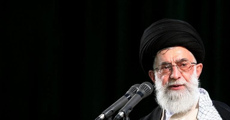 “Öz əli, öz başı” – Xamenei sanksiyaların İranı dirçəltdiyini iddia edir