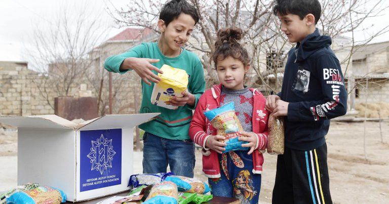 Heydər Əliyev Fondu ünvanlı sosial yardım alanlara Novruz sovqatları payladı – FOTOLAR