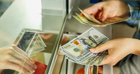 Banklardan əcaib QƏRAR: Dollar satışında şəxsiyyət vəsiqəsi tələb olunur