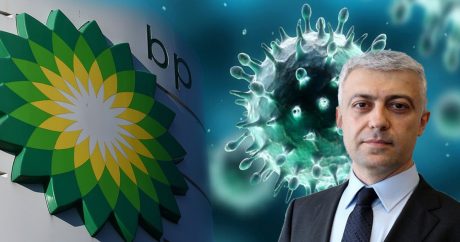 BP-nin vitse-prezidenti liftin düyməsini əllə deyil, ayaqla basır – VİDEO