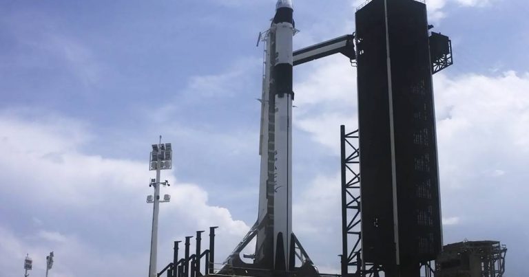 İlin ən mühüm kosmik HADİSƏSİ: “SpaceX” ilk dəfə kosmosa insan göndərdi – VİDEO