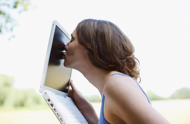 Koronavirusdan qorunmaq üçün TƏKLİF: “Virtual öpüşün, bir-birinizi…”