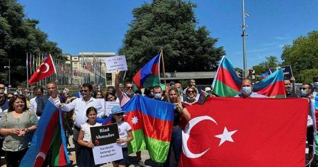 Azərbaycanlılar BMT-nin qərargahı qarşısında etiraz aksiyası keçiriblər