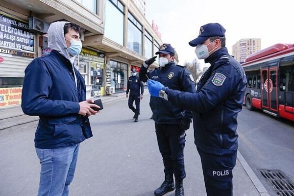 Bakı polisindən maska taxmayanlara qarşı REYD