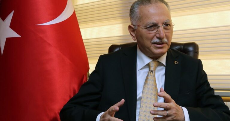 Ekmələddin İhsanoğlu Azərbaycan Prezidentinə məktub ünvanladı