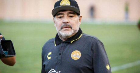 Maradonanın dəfn mərasimində qalmaqal: Tabutunu açıb foto çəkdirdilər