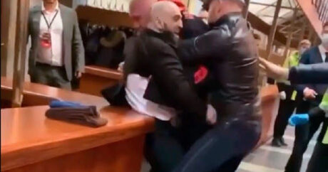 Moskvada MMA döyüşçüsünə hücum – İdmançı xəstəxanalıq oldu – VİDEO