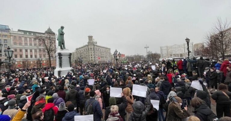 Navalnının həyat yoldaşı SAXLANILDI: Moskvada keçirilən mitinqdən SON MƏLUMATLAR – Qarşıdurma
