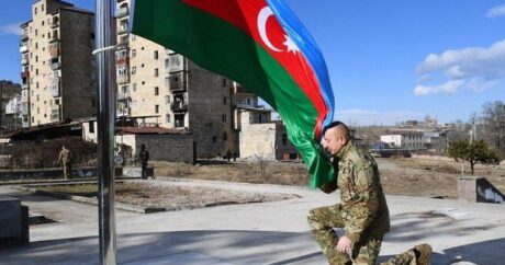 İlham Əliyev Laçında Azərbaycan bayrağını qaldırdı – VİDEO