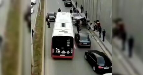 Bakıda “AA” seriyalı avtomobil qəza törətdi – Yaralılar var / VİDEO