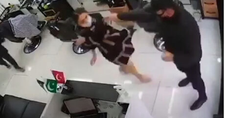 Polis zorakılığının CAVABI verildi – Bərbərxanadakı hadisənin TƏFƏRRÜATI / VİDEO