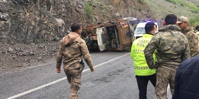Türkiyədə hərbi avtomobil aşdı: 3 hərbçi yaralandı