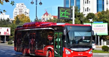 “Baku Bus” avtomobil ilə toqquşdu – Xəsarət alan var