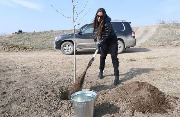 Leyla Əliyeva Qızılağac Milli Parkında ağac əkdi