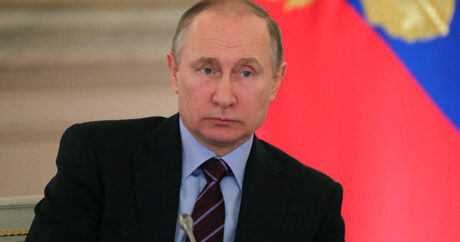 Putin “Şərəf” medalı ilə təltif edildi