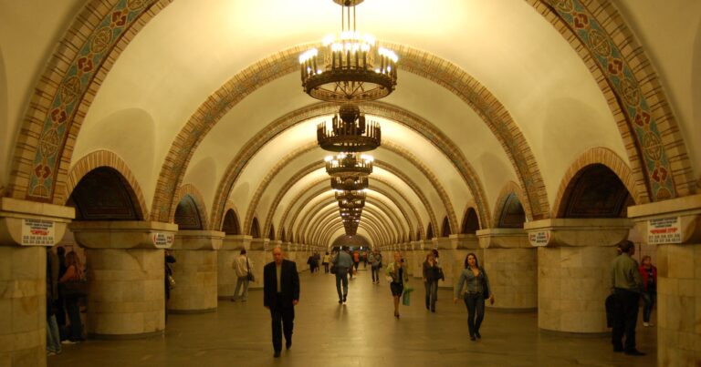 Kiyev metrosunda BOMBA HƏYƏCANI: İki stansiya bağlandı