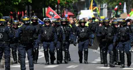 Fransız polisi əfqan qaçqınları Parisdən zorla çıxardı – VİDEO