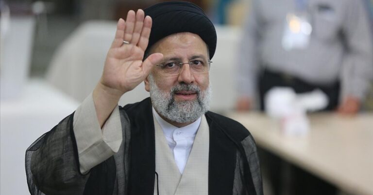 İranın yeni prezidenti and içdi – FOTO